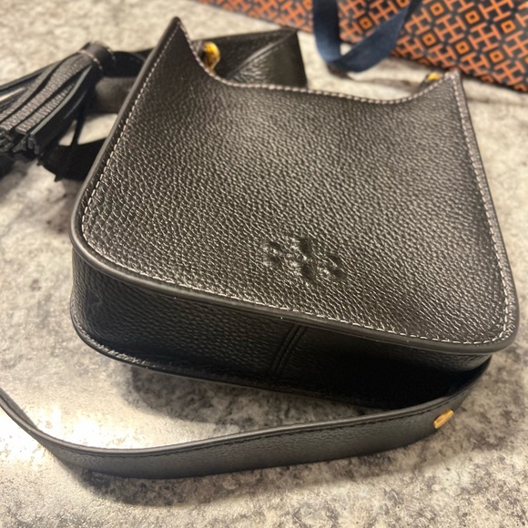 Tory Burch Thea Black Small Shoulder Bag Crossbody Purse Messenger - Picture 3 of 3